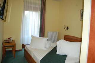 Отель Hotel Bucegi Portile Regatului Пырыул-Рече Двухместный номер с 1 кроватью или 2 отдельными кроватями и балконом-15