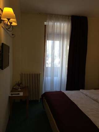 Отель Hotel Bucegi Portile Regatului Пырыул-Рече Двухместный номер с 1 кроватью или 2 отдельными кроватями и балконом-35